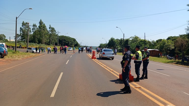 Unos 75 labriegos cerraron el km 75 de la Ruta Py13 para exigir insumos al MAG.