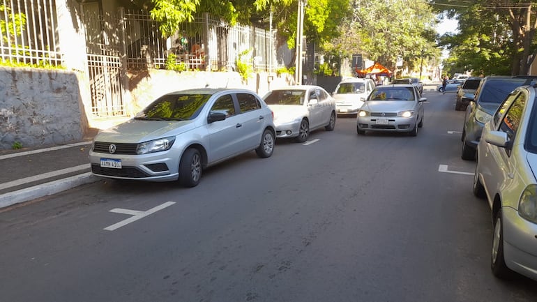 Estacionamiento tarifado en la calle Testanova, entre Mariano Roque Alonso y Carlos Antonio López, inmediaciones del Palacio de Justicia.