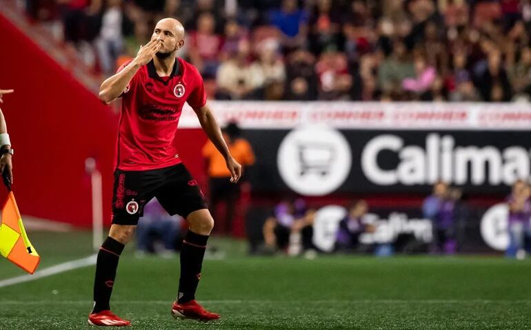 El paraguayo Carlos González, futbolista de Tijuana, festeja un gol en el partido contra Toluca por el torneo Clausura 2023 del fútbol mexicano en el estadio Caliente, en Tijuana.