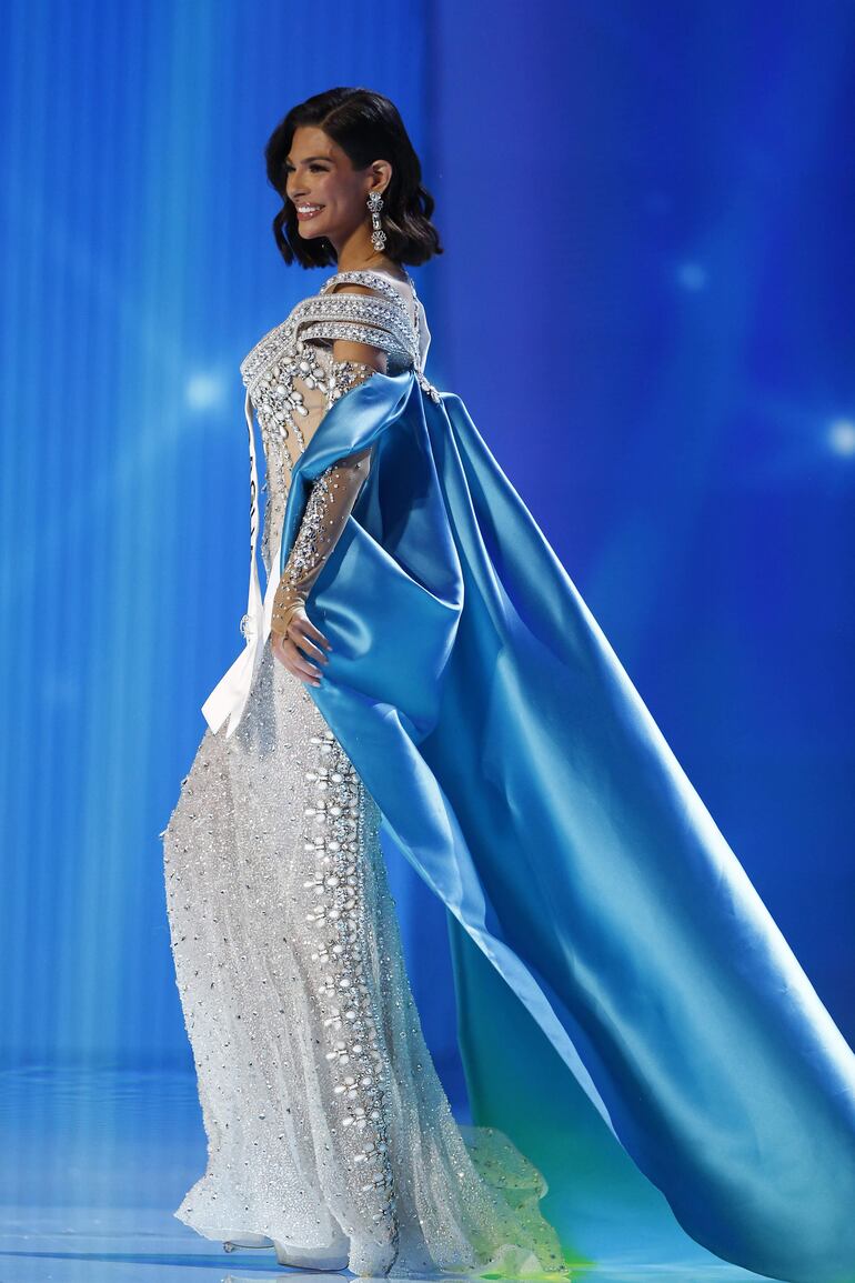 Miss Nicaragua,  Sheynnis Palacios, desfila durante la ceremonia de coronación de la nuevo Miss Universe 2023 en San Salvador (El Salvador). La representante de Nicaragua, Sheynnis Palacios, se convirtió la noche de este sábado en la primera centroamericana en ganar el concurso Miss Universo en su edición 72, celebrado en El Salvador. 