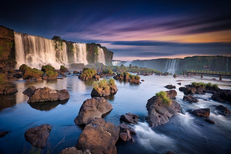 Desde Ciudad del Este, darse una escapada a las Cataratas de Yguazú, es obligatoria.