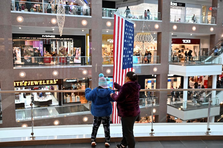 Centro comercial en Arlington, Virginia. La inflación volvió a repuntar en Estados Unidos.