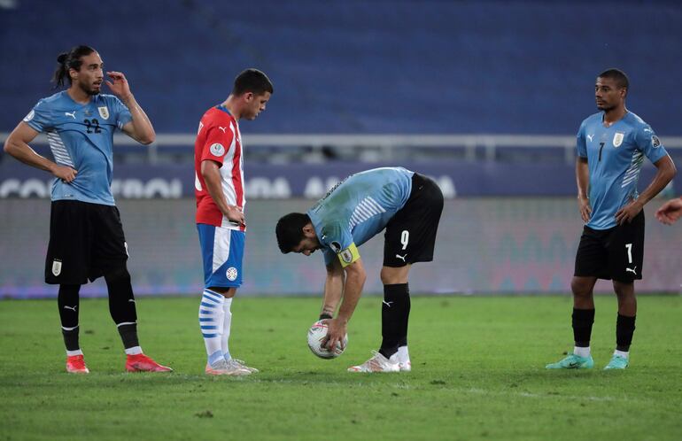 La Albirroja perdió frente a la Celeste y se medirá con Perú.