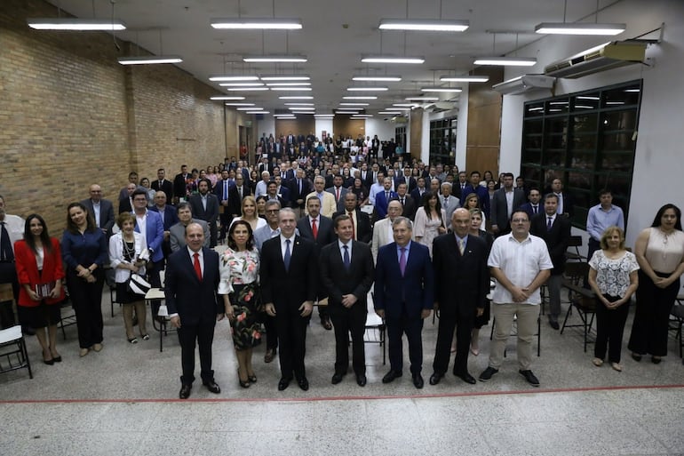 El acto de presentación del libro realizado en el aula magna de Derecho UNA: