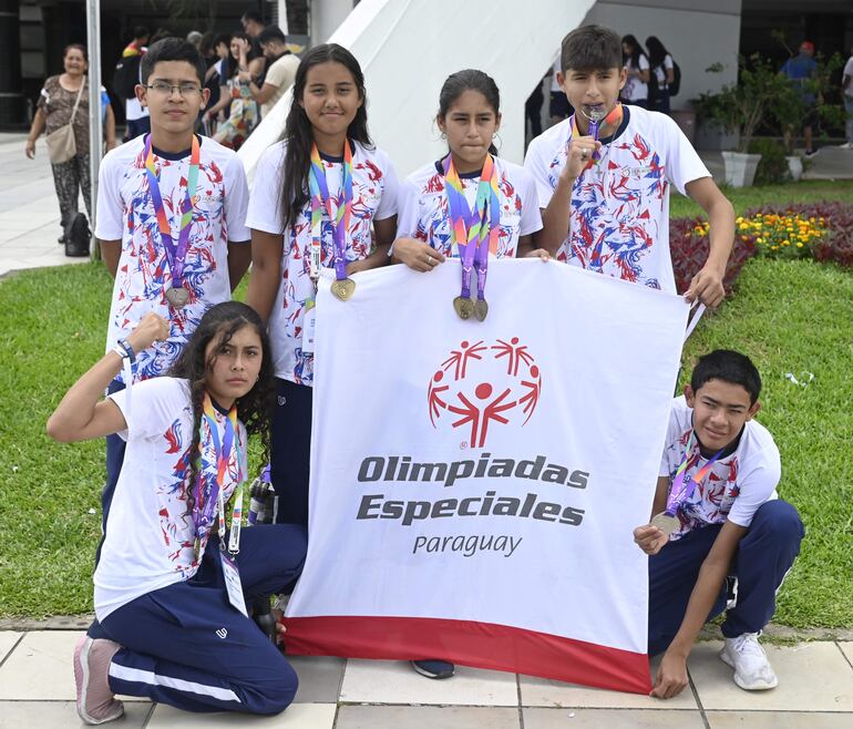 Los chicos de Olimpiadas Especiales no se quedaron fuera del medallero al sumar dos preseas a la conquista nacional.