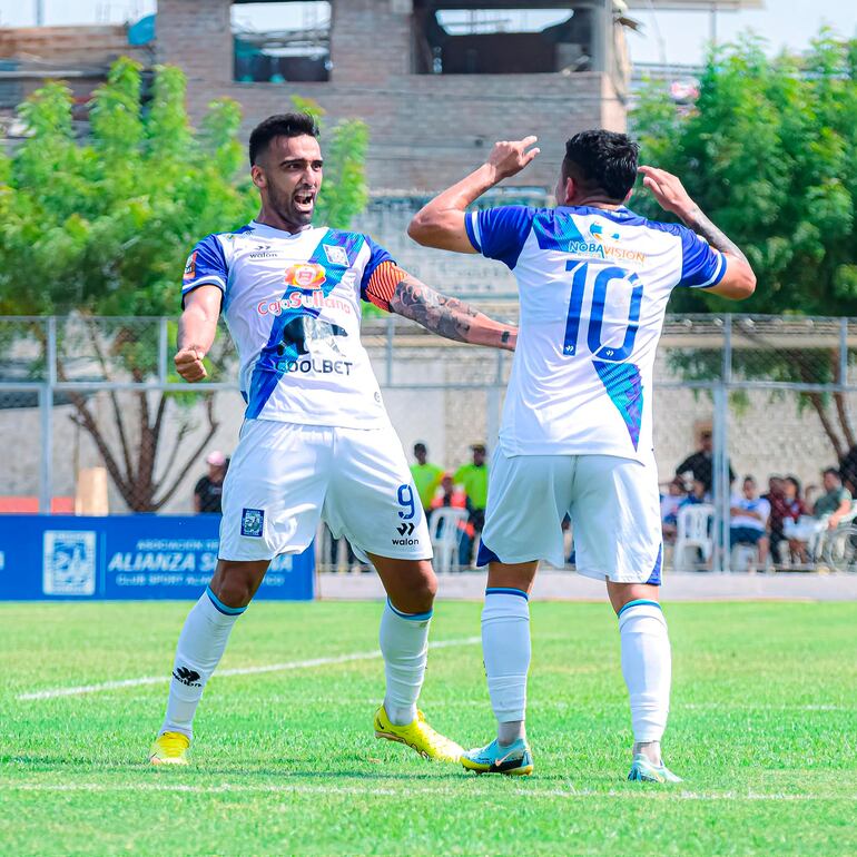 Néstor Adrián Fernández, goleador en Perú.