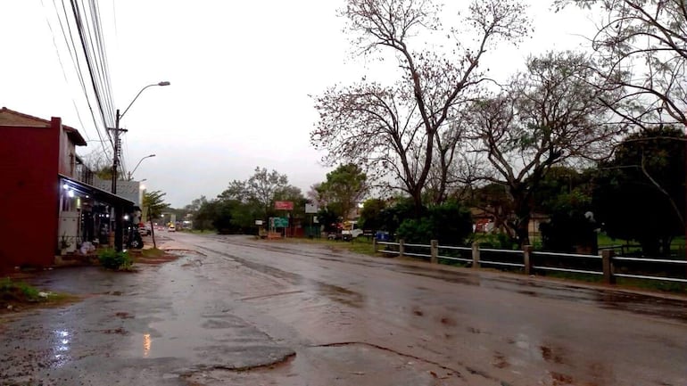 En muchos departamentos del país hay ocurrencia de lluvias este jueves, en coincidencia con el ingreso del frente frío.