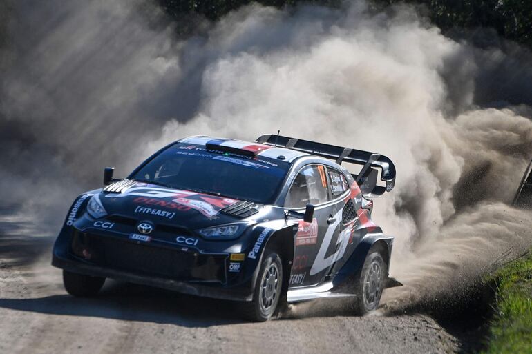 Sébastien Ogier y Vincent Landais del Toyota Gazoo Racing, lideran en el rally portugués.