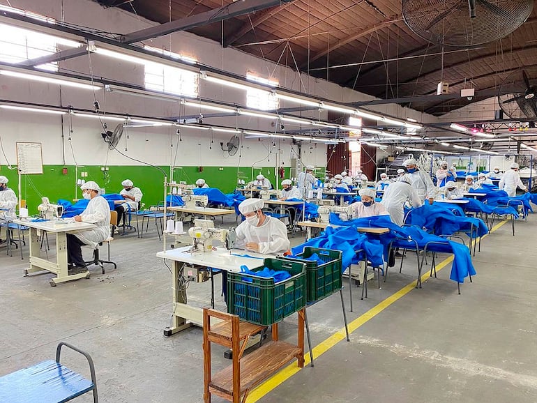 La propuesta de los confeccionistas es utilizar las escuelas públicas, hoy vacías, para que se constituyan en depósitos provisorios. De esta manera, los mismos pueden distribuir el stock que tienen y seguir con la producción.