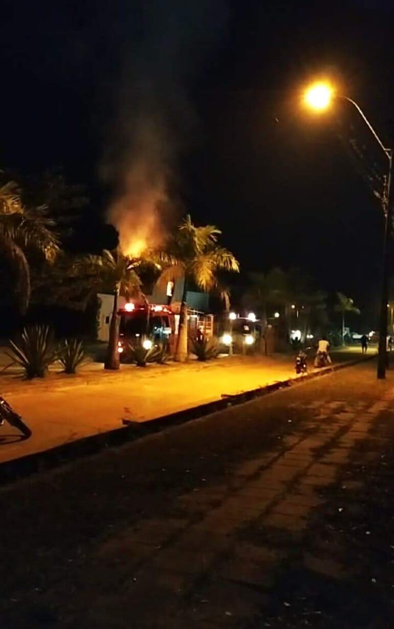 El distrito de Gral. Caballero al no contar con bomberos tuvieron que pedir ayuda al cuartel de Sapucái y Paraguarí, respectivamente.