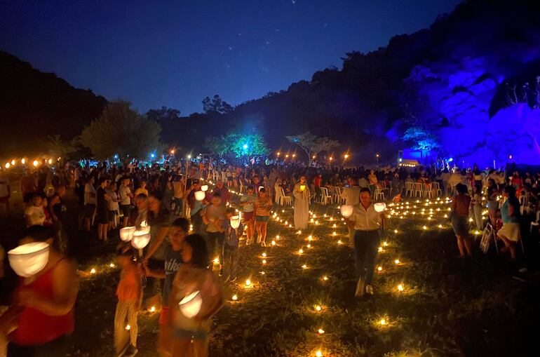 La segunda edición del "Calvario Rape Acahaype 2024", se desarrolló en el cerro Acahay.