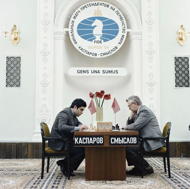 Kasparov vs Smyslov Vilna 1984 (Foto V. Gulevich, TASS).ez).