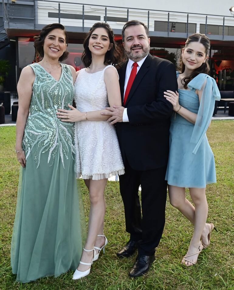 Deborah Urbieta Peña, Ximena, Gustavo y Paola Molas.