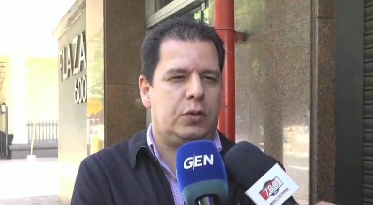 Fredy González, funcionario del Indert, dijo ante la prensa que desconoce las denuncias de pedidos de coimas.