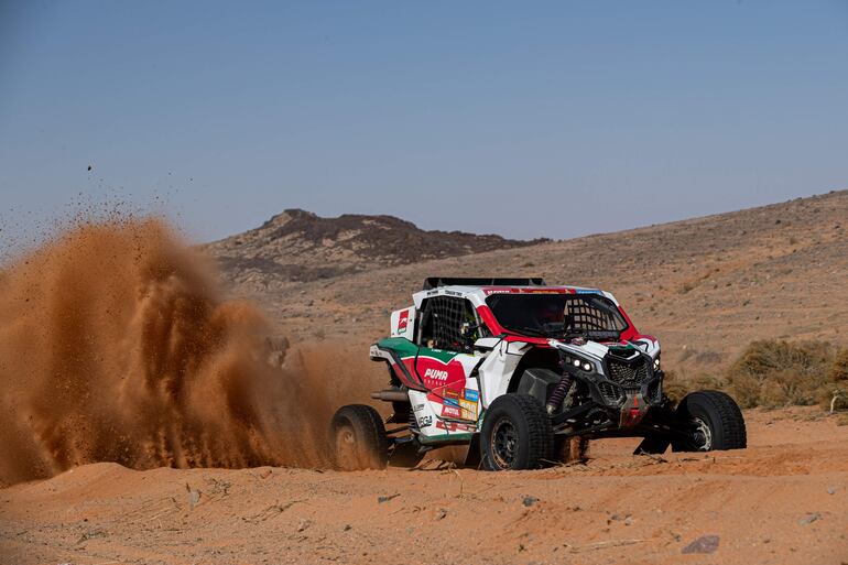 Óscar Santos Peralta, navegado por Lourival Roldán (Can Am Maverick X3-South Racing), está muy cerca de vencer al rally raid más difícil y extremo del mundo.