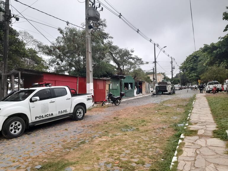 Policías y militares siguen custodiando la Penitenciaría de Tacumbú.