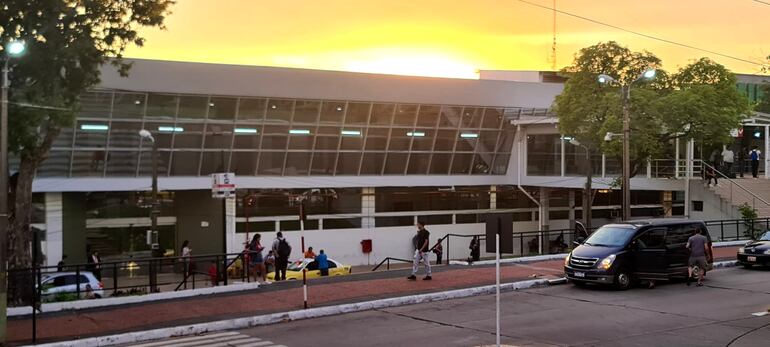 Fachada de la Estación de Buses de Asunción (EBA).