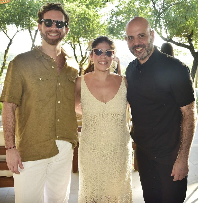 Ronnie Murdoch, Giselle Sacco y Miguel Chihan.