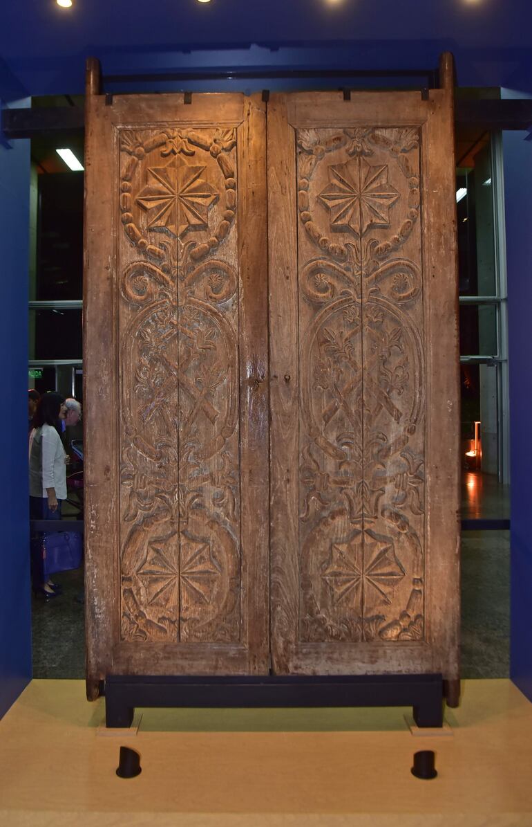 Una gran puerta original de la época jesuítica se encuentra en este nuevo espacio museístico.