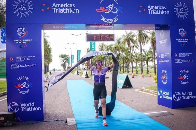 La paraguaya Susana Guillén fue la mejor del evento multidisciplinario de la Copa Paraguay de Triatlón.