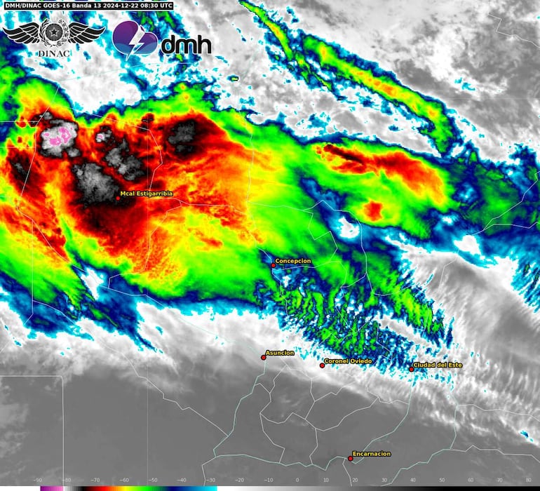 Así se desarrollan las tormentas este domingo.