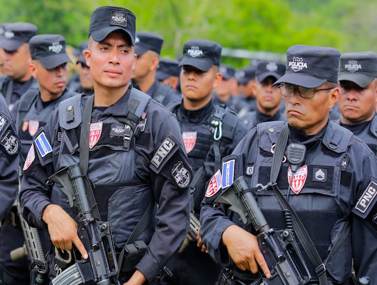 Fotografía cedida por el Gobierno de El Salvador de un despliegue policial el fin de semana en Apopa (El Salvador).