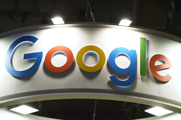 Francia multará de 2,015 millones de euros a Google por falta de transparencia al consumidor.