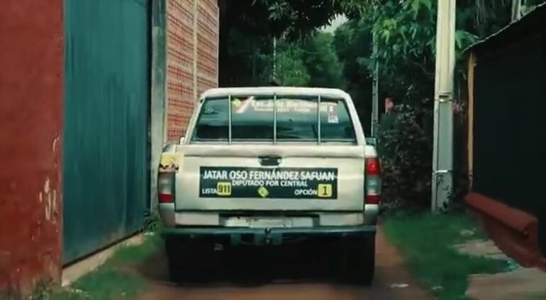 En esta camioneta hizo campaña, proponiendo tirar los “escombros” colorados del gobierno.