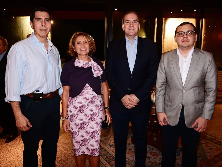 El ministro del Interior, Federico González;  Antonella Cavallari; el Canciller Nacional, Julio César Arriola Ramírez y César Trapani.