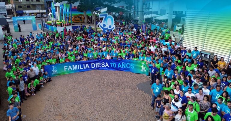 Con un equipo de personas motivadas, capaces y tecnológicamente preparadas, Diesa es una poderosa fuente de empleo directo de cientos de familias paraguayas en todo el territorio.