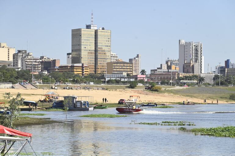 Vista de Asunción desde su bahía.