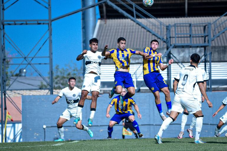 En el arranque de la undécima fecha cayó el líder y escolta / Gentileza @canterauriazul