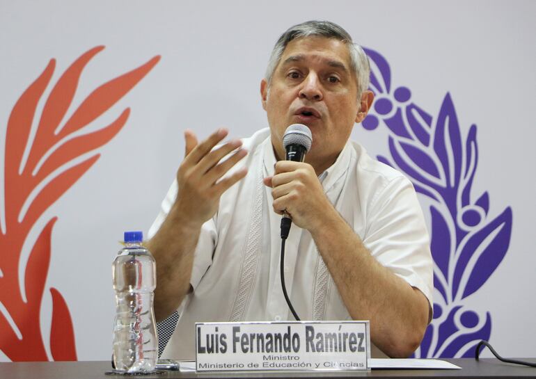 Luis Ramírez, ministro de  Educación.