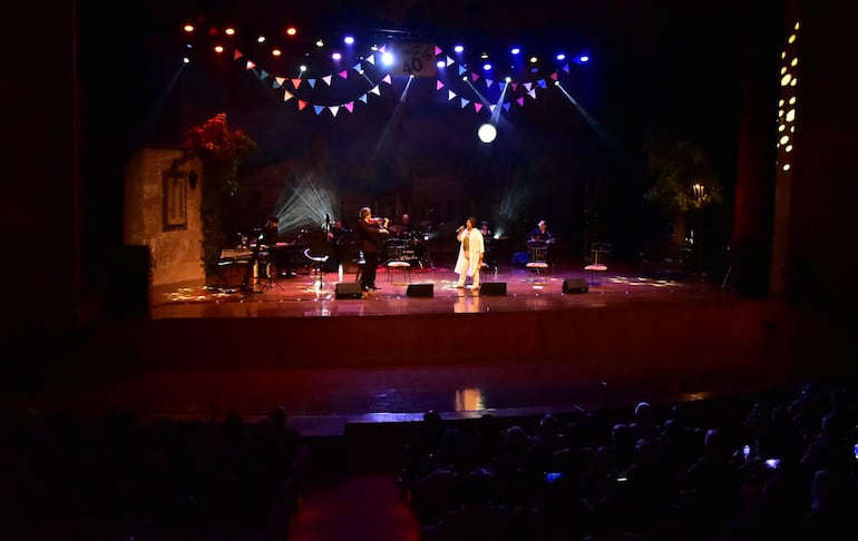 El público llenó el Teatro del Banco Central del Paraguay para acompañar este espectáculo.