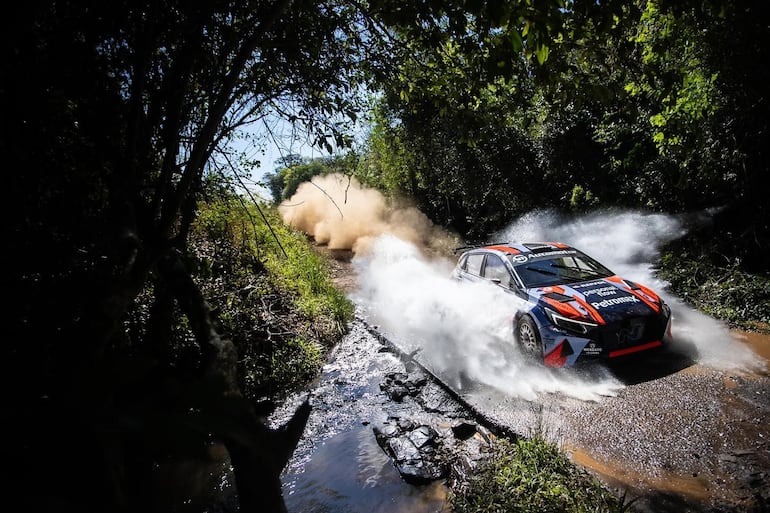 Fau Zaldívar y Marcelo Der Ohannesian estuvieron probando el martes el Hyundai i20 N Rally2.