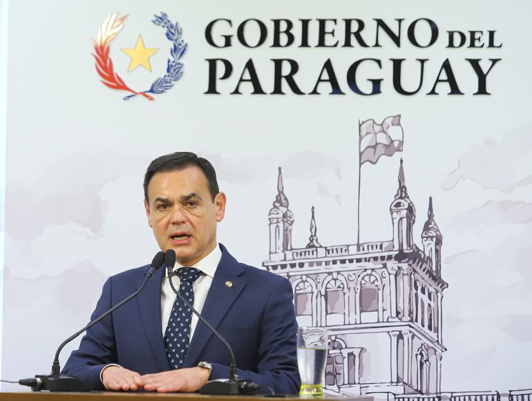 El canciller Rubén Ramírez Lezcano, en conferencia de prensa en Mburuvicha Róga, ayer.