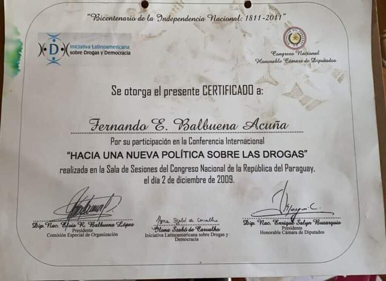 El certificado de participación del hoy detenido con una carga de casi 1000 kilos de cocaína.