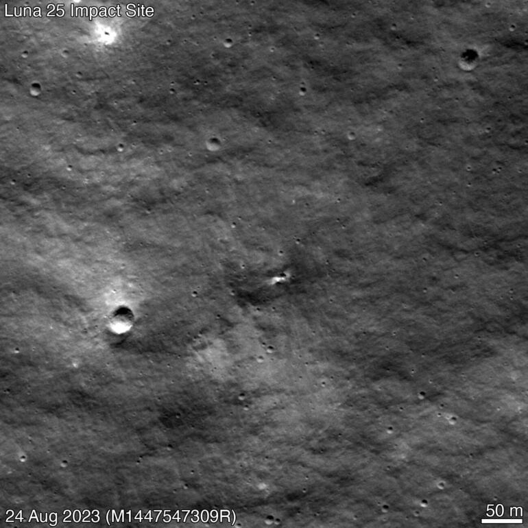 Imagen del sitio de impacto de la sonda Luna-25 en la luna.