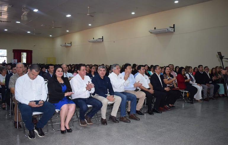 El ministro de Educación, Luis Fernando Ramírez, realizó una conferencia para estudiantes, autoridades educativas y políticas del departamento de Paraguarí.