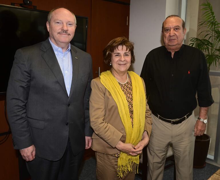 Walter Ismachowiez, Hilda Rieder y Ricardo Sánchez.