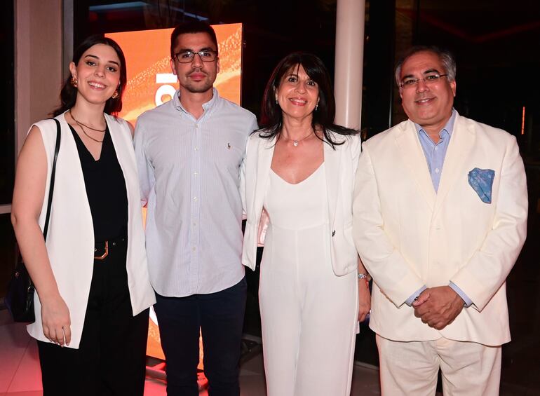 Chiara Peralta, Nicolás Caballero, Liza Alcaraz y Guido Caballero. 