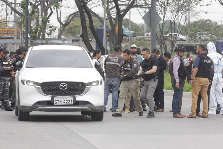 El fiscal ecuatoriano que investigaba el asalto de un grupo armado a un canal de televisión en Guayaquil fue asesinado este miércoles a tiros en medio del "conflicto armado interno", decretado por el Gobierno de Ecuador.