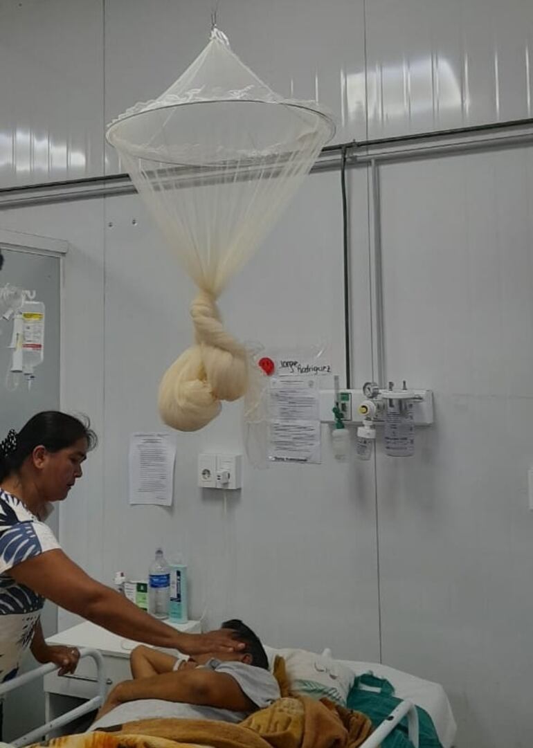 Las salas de contingencia de dengue empezaron a recibir pacientes con cuadros sospechosos de la enfermedad.