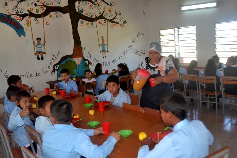 La nueva promesa desde la gobernación es que a partir del lunes 23 de octubre se estará sirviendo el almuerzo escolar a los niños del departamento.