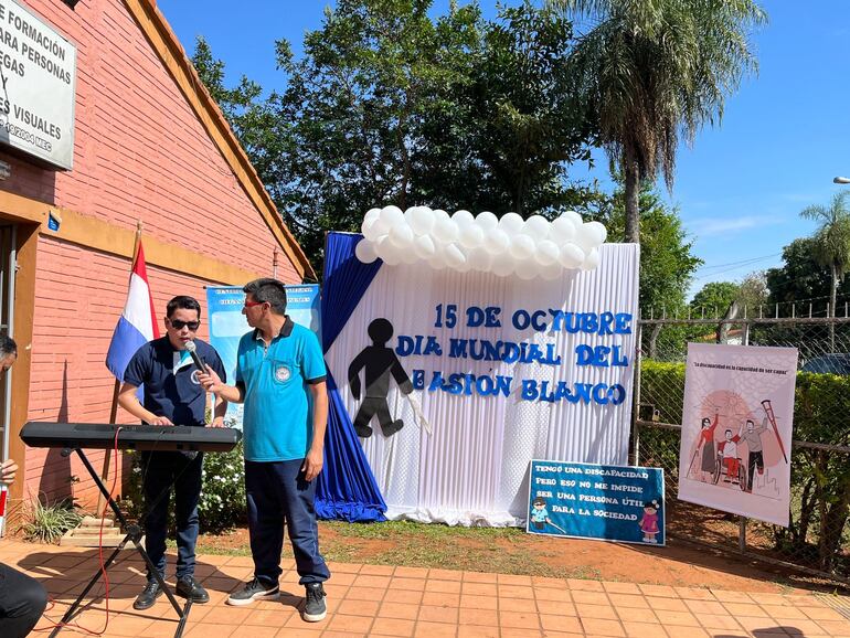 Al término de la caminata se realizó un acto en el Centro de Formación Integral para Personas Ciegas y Dificultades Visuales.