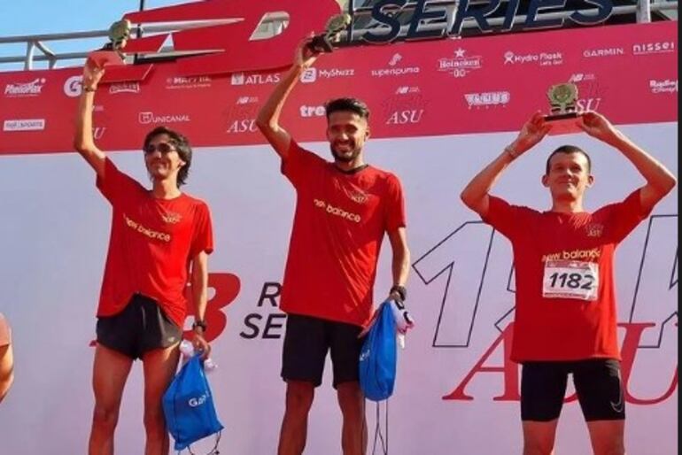 Derlis Ayala (centro); Carlos González Servián (izq.); y Alberto Pizarro coparon el podio de los 15 kilómetros, categoría principal de la corrida.