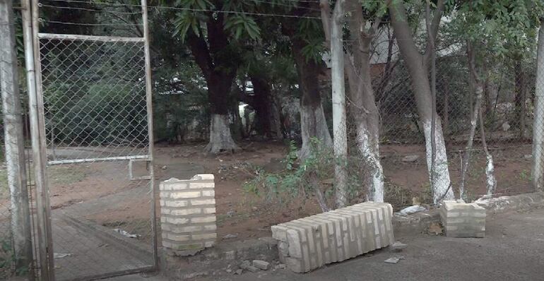 La plaza 30 de Julio está en estado de abandono. Vecinos reclaman que la Municipalidad de Asunción la ponga en condiciones.