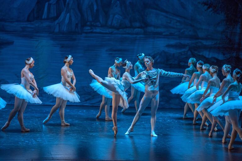 El Ballet de San Petersburgo estará nuevamente en Paraguay presentando "El lago de los cisnes".