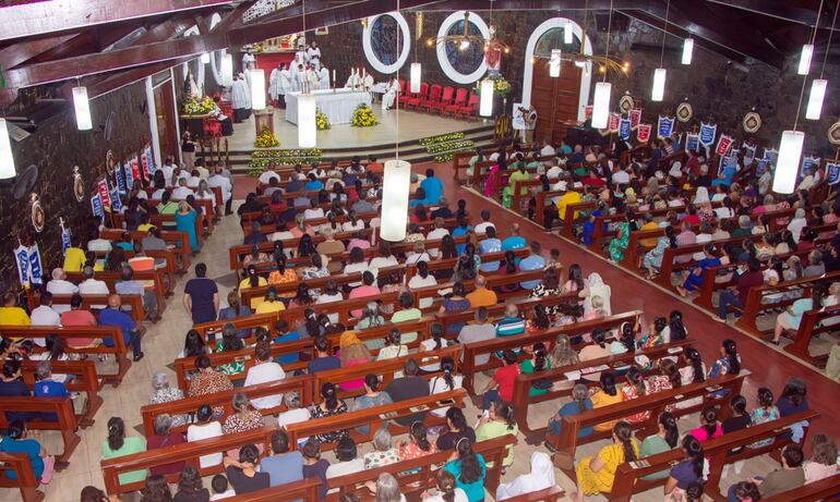 La feligresía católica esteña participa masivamente de las celebraciones eucarísticas del novenario en honor de San Blas.