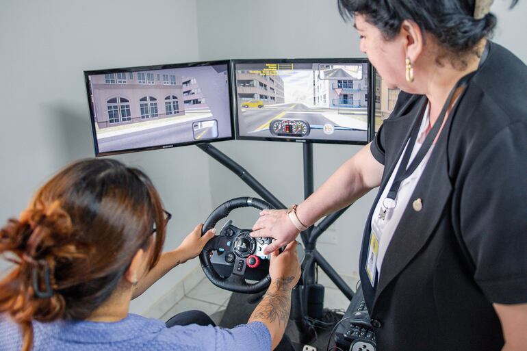 El Touring incursiona en la escuela de conducción con el uso de tecnologías.